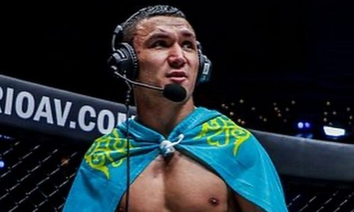 Боксер из Казахстана и рекордсменка UFC: Шокирующая встреча!