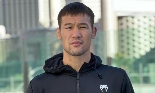 Шок! Рахмонов «наказывает» фаната: Эксклюзивное видео на Almatyboxing.kz!
